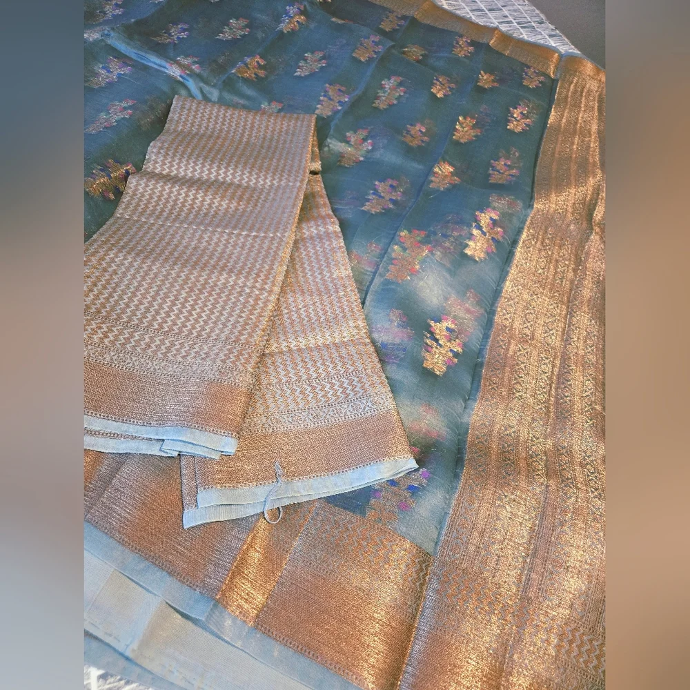 Beautiful Slate Grey Pure Organza Silk Sari with Matching Brocade Blouse Piece - Picture 11 of 13